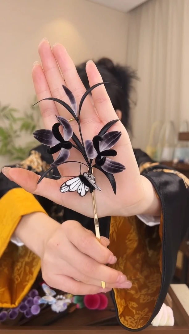 刺绣水墨色兰花胖绒款发簪