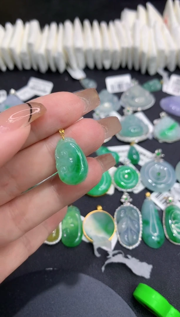 吊坠(不含链)18K金镶嵌翡翠111