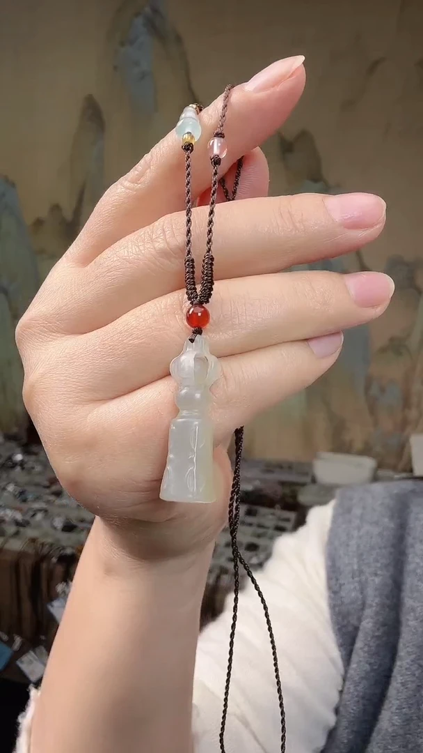 颈饰未镶嵌和田玉.