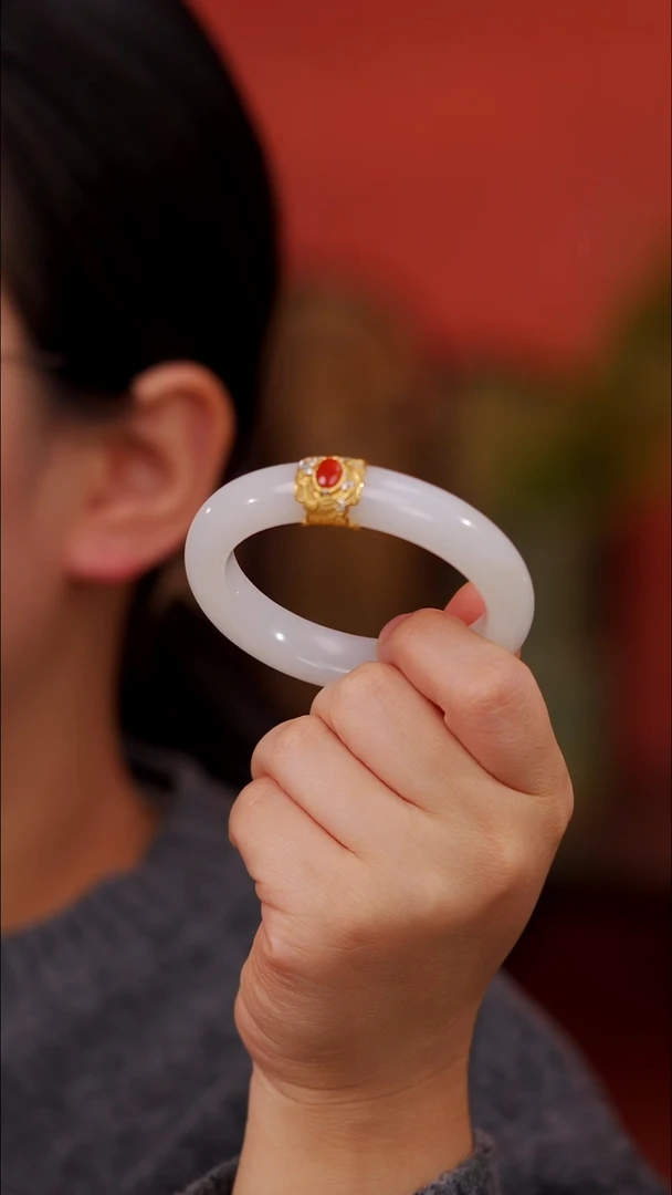 18K金镶嵌手镯和田玉圆镯