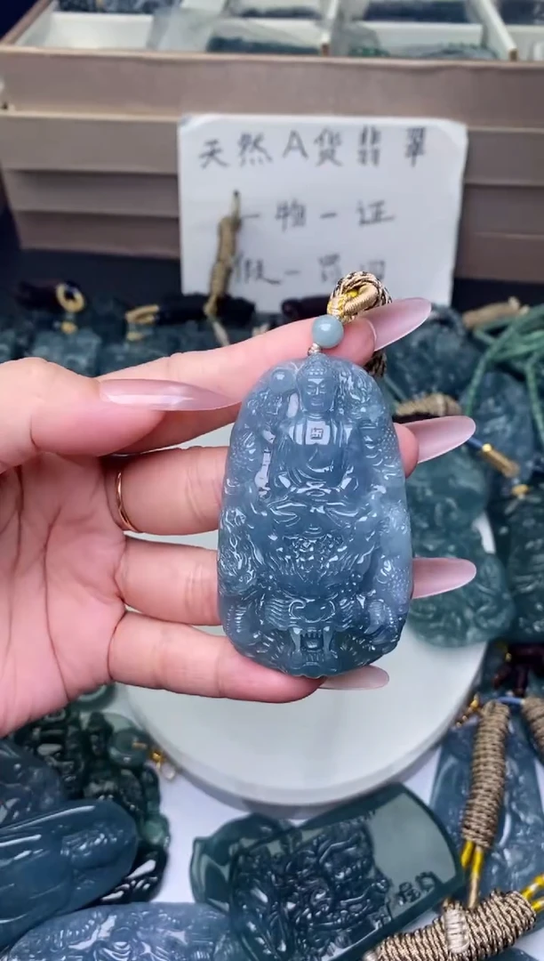 颈饰未镶嵌翡翠