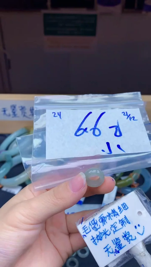 未镶嵌挂件翡翠小*菁24毛货需精细抛光挂件多样性拍一发一