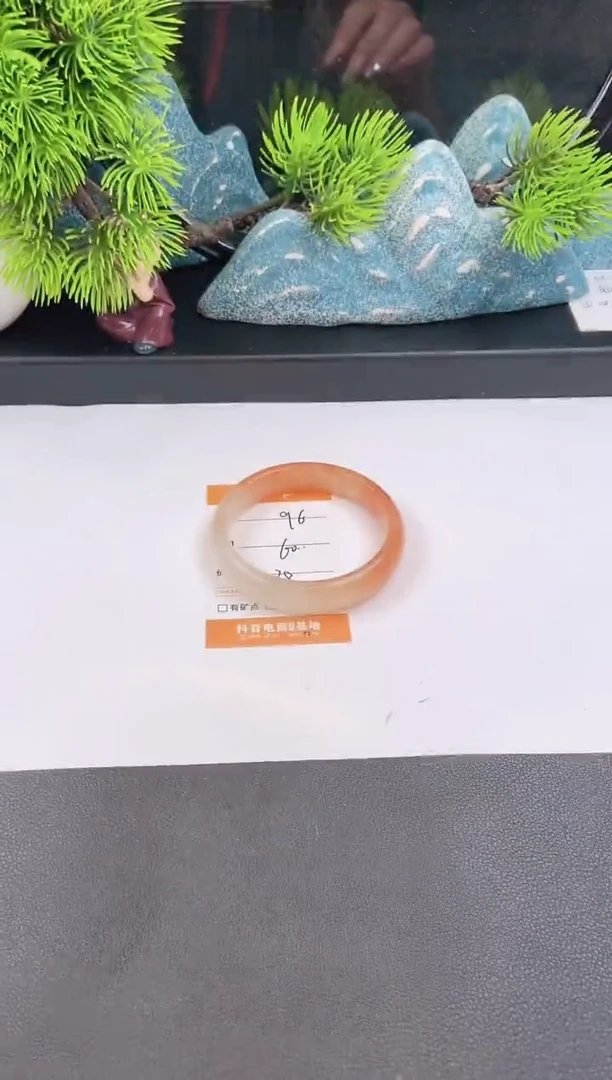 石英质玉手镯未镶嵌96