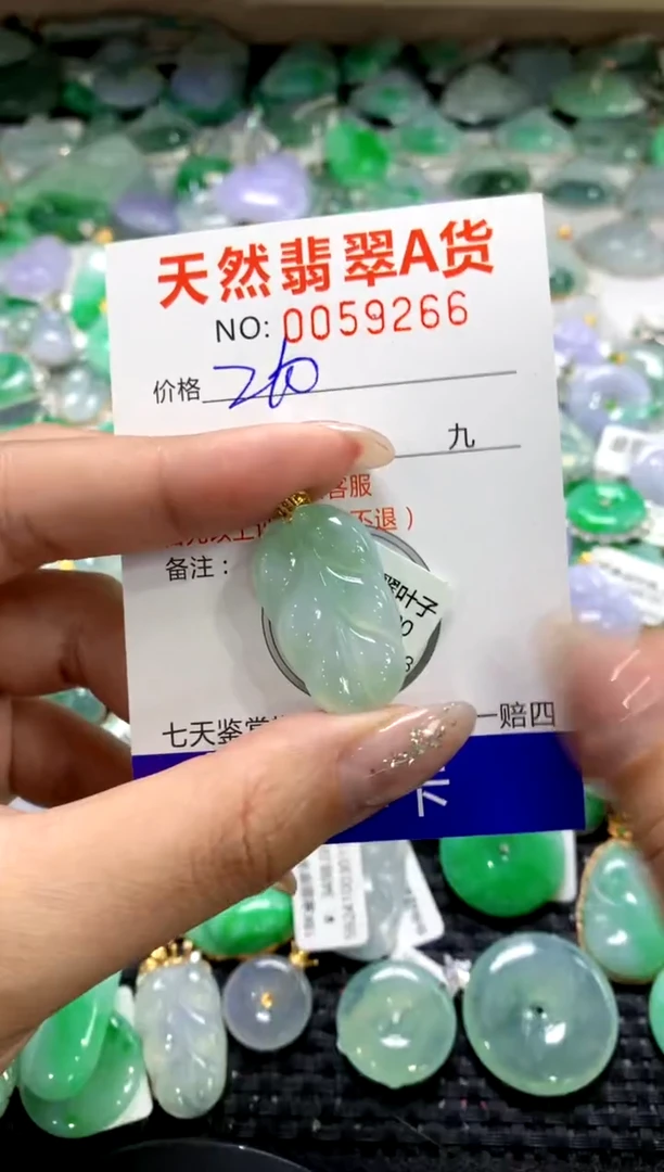 颈饰18K金镶嵌翡翠1111111111111111