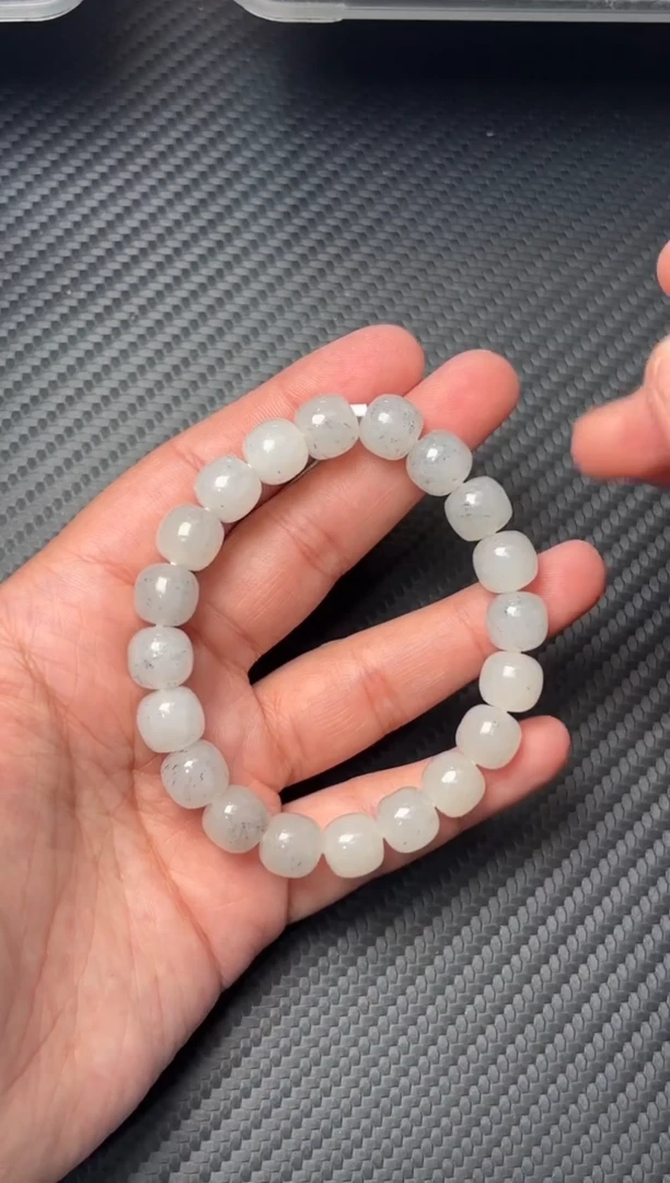未镶嵌手串和田玉黑山微色差卡9*10m