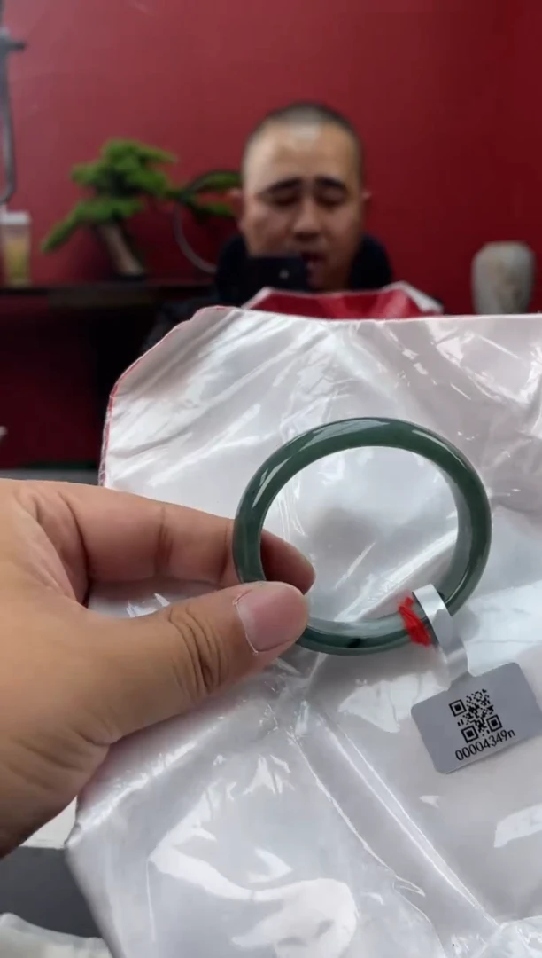 未镶嵌手镯（贵妃镯）翡翠7