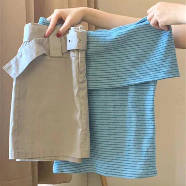 春季新款韩系穿搭一整套一字肩露肩条纹上衣气质工装短裙两件套装