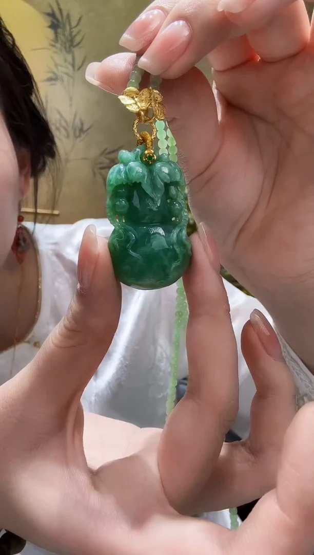 颈饰未镶嵌翡翠吊坠
