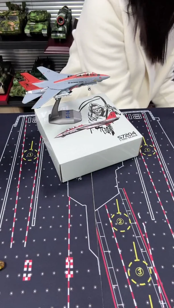 1/100合金A10飞机模型 发A10