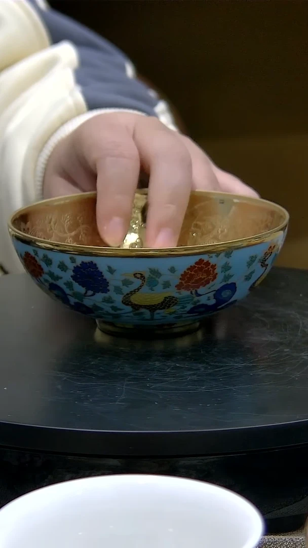 景德镇描金纂刻纹仙鹤凤凰牡丹碗