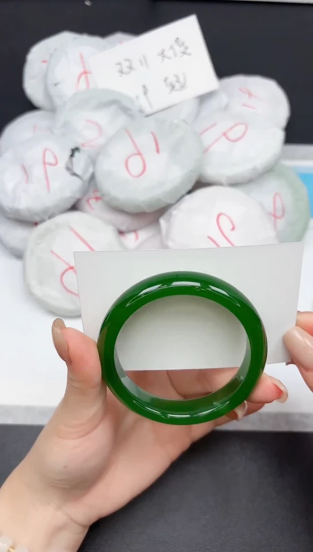 未镶嵌手镯石英质玉181/56.8