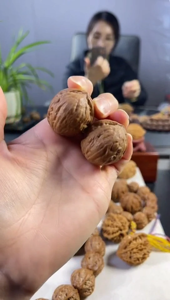 把件文玩核桃6号楸核大光头手捻