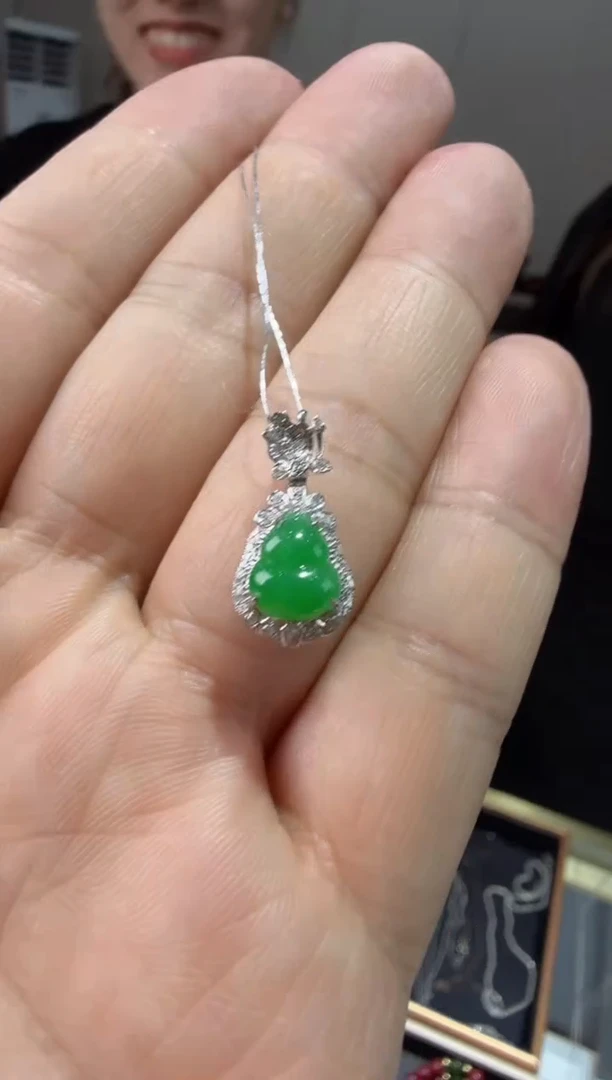 【闪购商品】翡翠吊坠(赠链)18K金镶嵌17-葫芦 多样性发其一