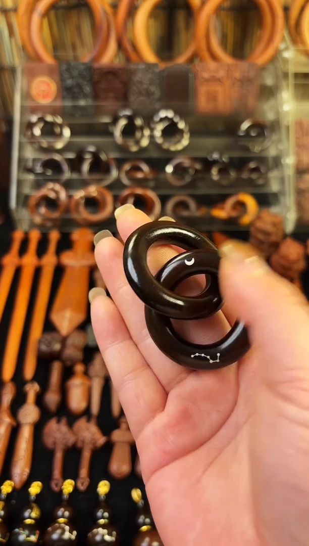 雷枣木玉化乾坤圈2.5 镶银日月款