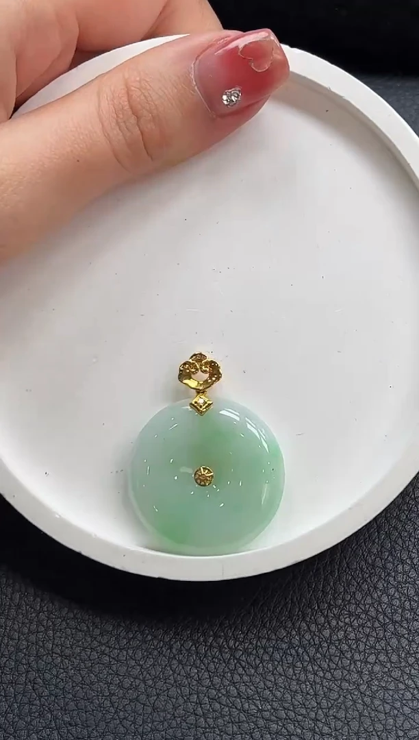 【闪购商品】翡翠颈饰18K金镶嵌平安扣