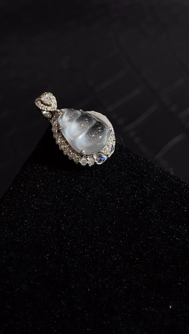 颈饰18K金镶嵌翡翠收到货48小时鉴赏期（超时不退不换）