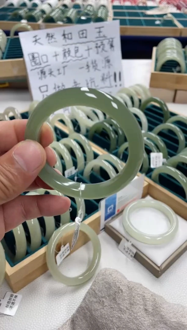 未镶嵌手镯和田玉小*和田玉手镯200088