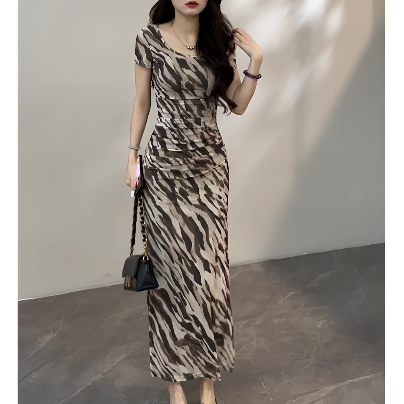 轻奢时髦纯欲风性感后妈裙收腰褶皱短袖连衣裙气质斑马纹包臀长裙