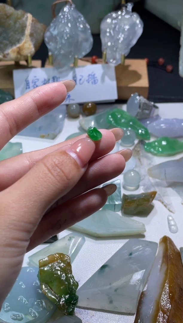 未镶嵌定制翡翠马**心定制料子