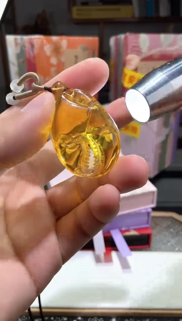 琥珀颈饰未镶嵌蟹钳