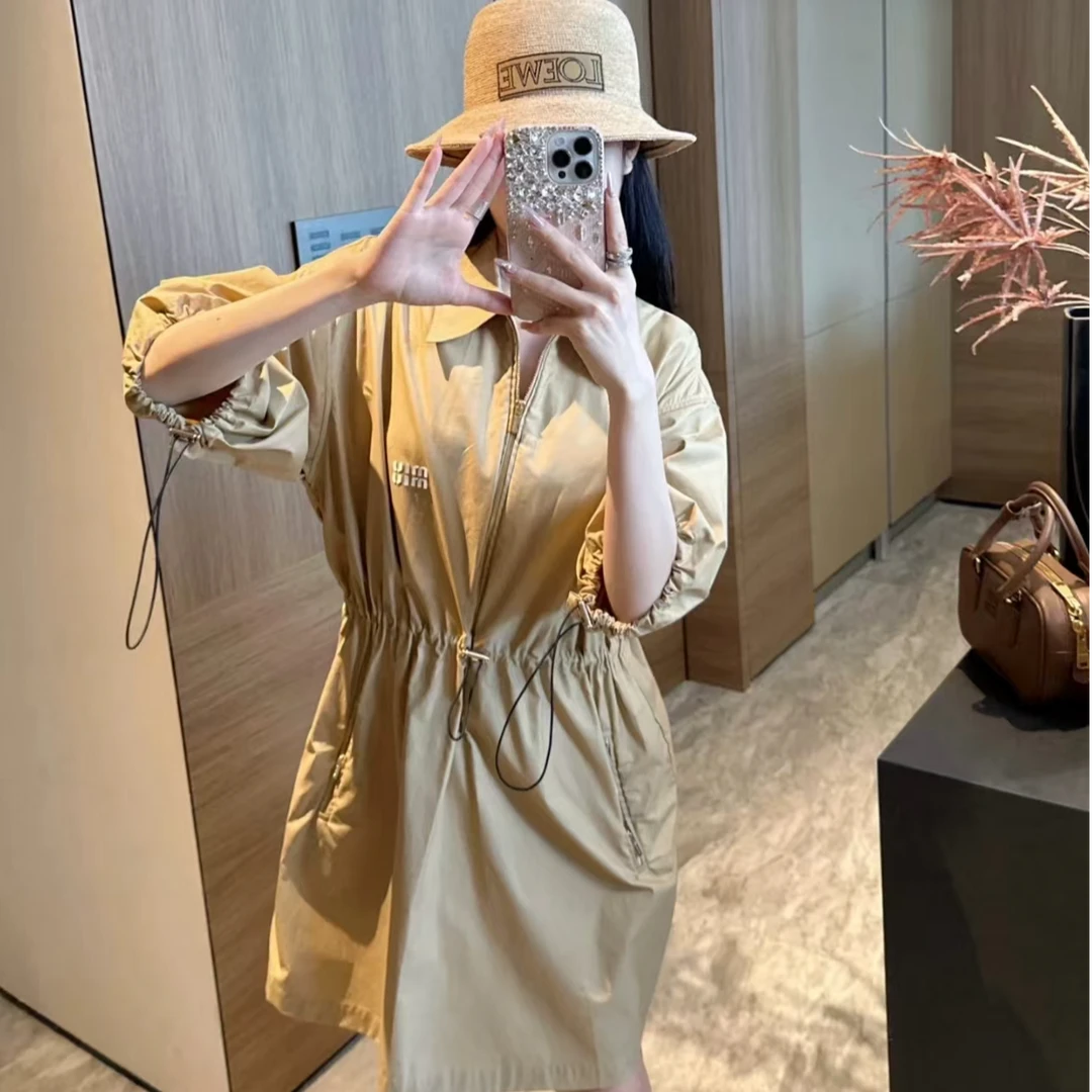 全新未使用 MIU MIU/缪缪  翻领logo短袖连衣裙 卡其色