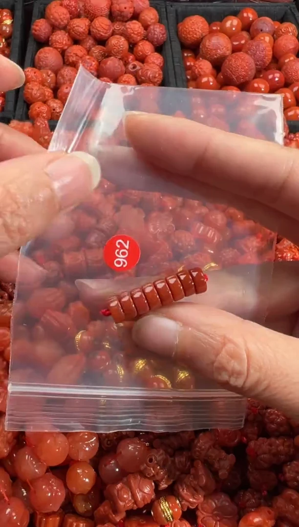 南红玛瑙未镶嵌颈饰2