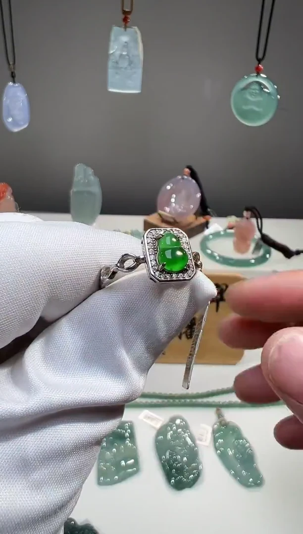 未镶嵌戒指翡翠戒指