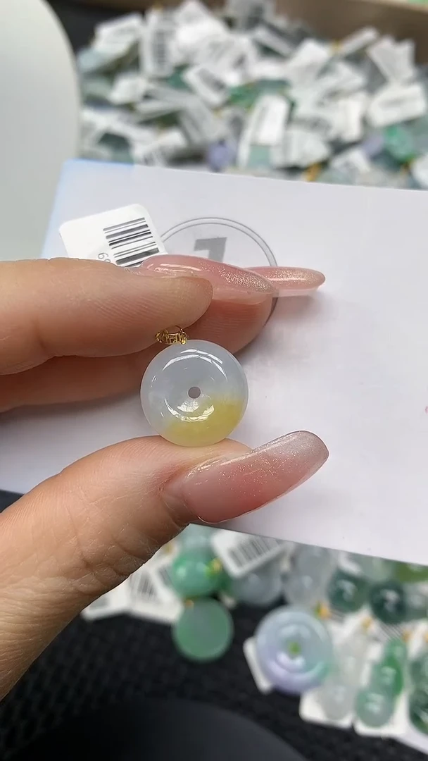 颈饰18K金镶嵌翡翠a货百元以下同包裹多件发出的只收取一单运费