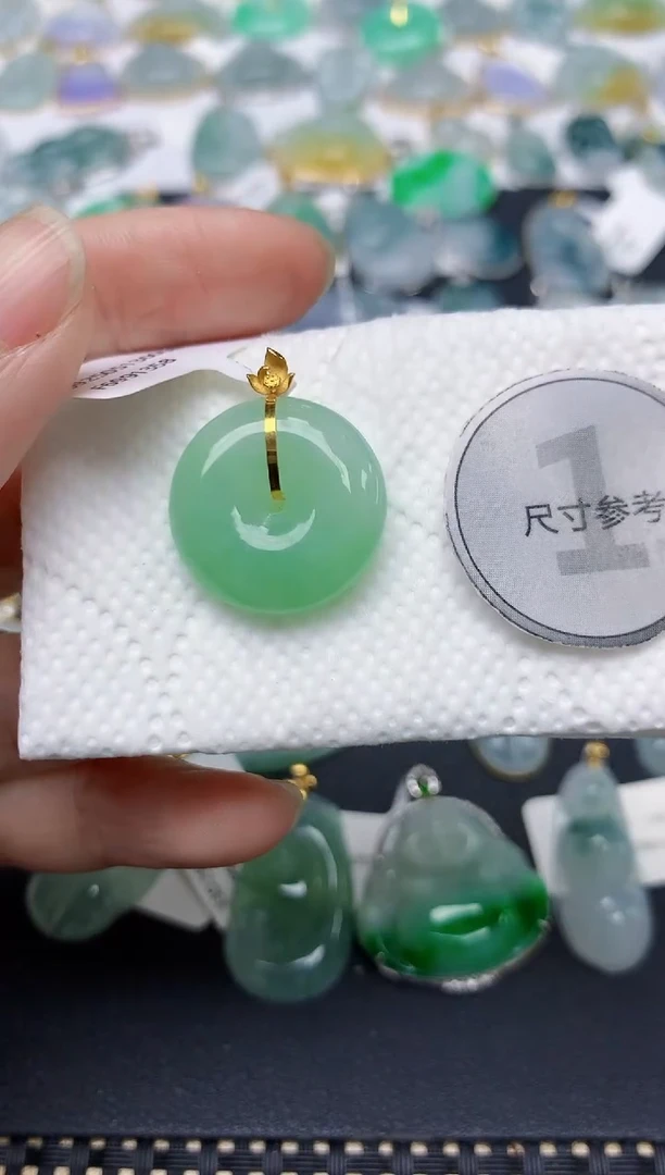 翡翠18K金镶嵌颈饰天然缅甸A货翡翠