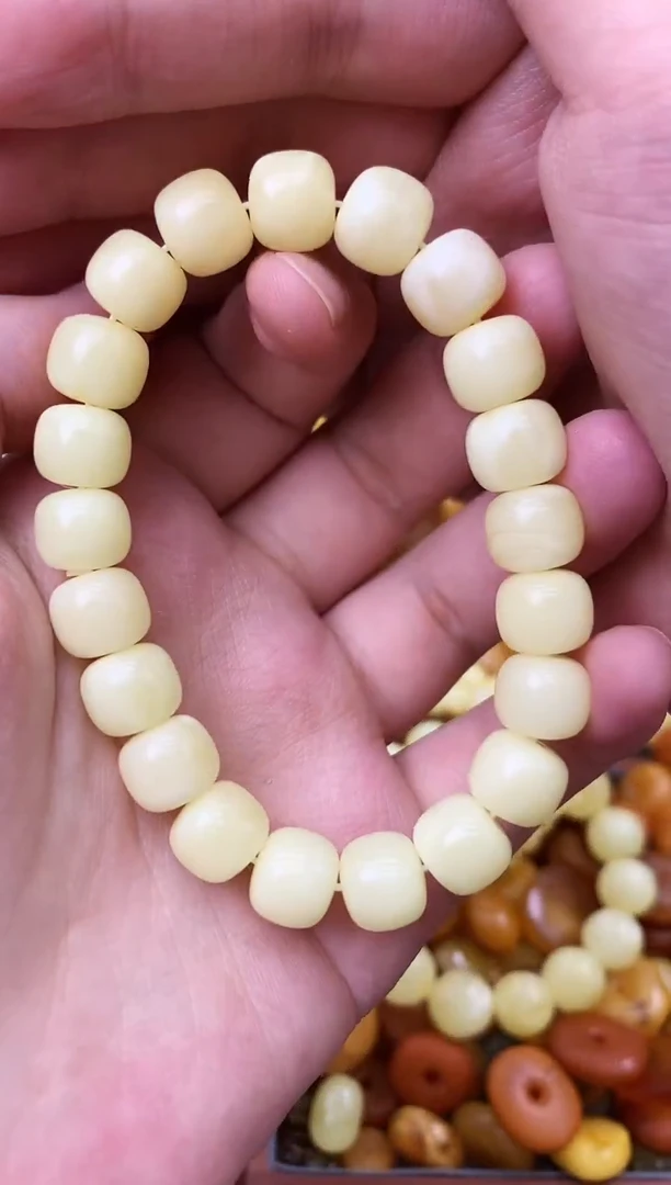 未镶嵌琥珀珠宝奇石160