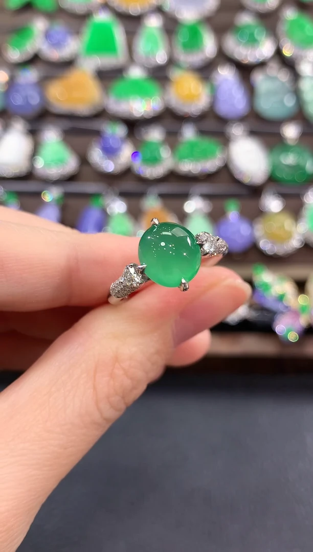 18K金镶嵌戒指翡翠冬日珠宝Q24