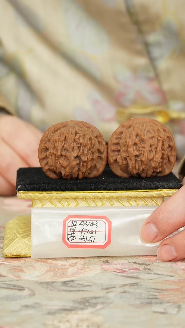【闪购商品】文玩核桃把件一代楼