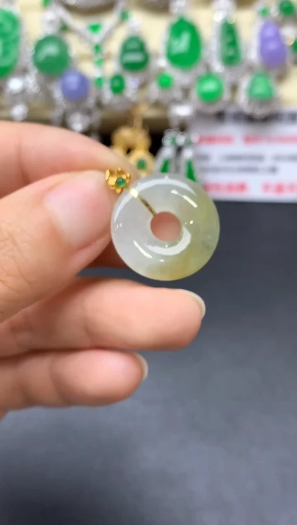 颈饰18K金镶嵌翡翠100-中国好珍宝