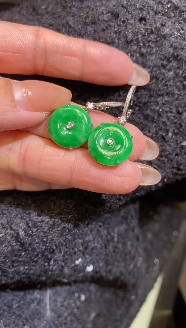 18K金镶嵌翡翠耳饰冯*耳钩