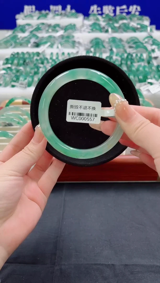 未镶嵌手镯石英质玉（非洲翠）圈口61