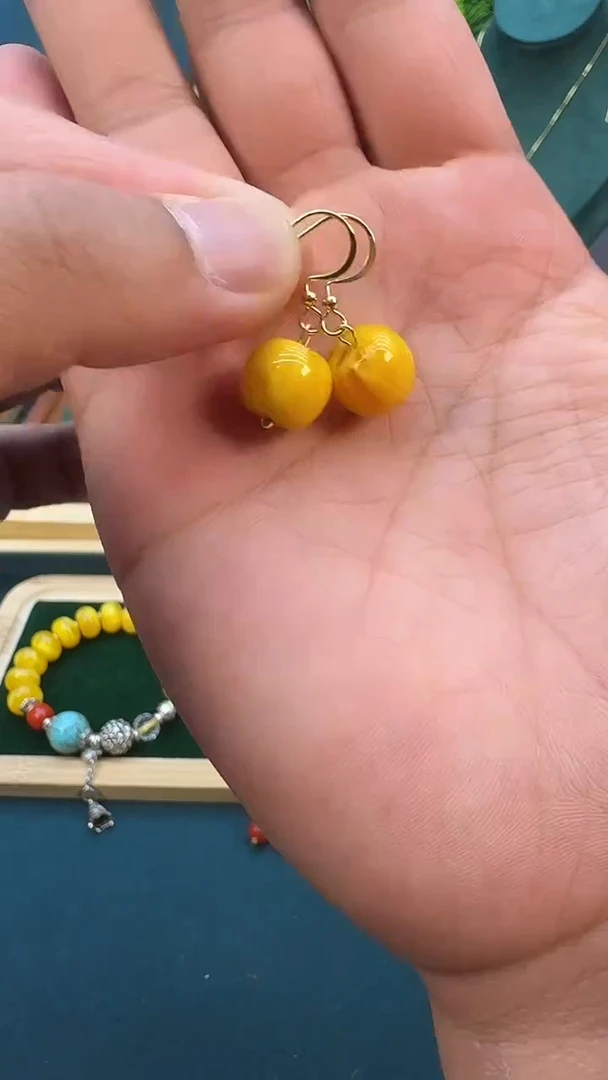 14K金镶嵌蜜蜡耳饰E01
