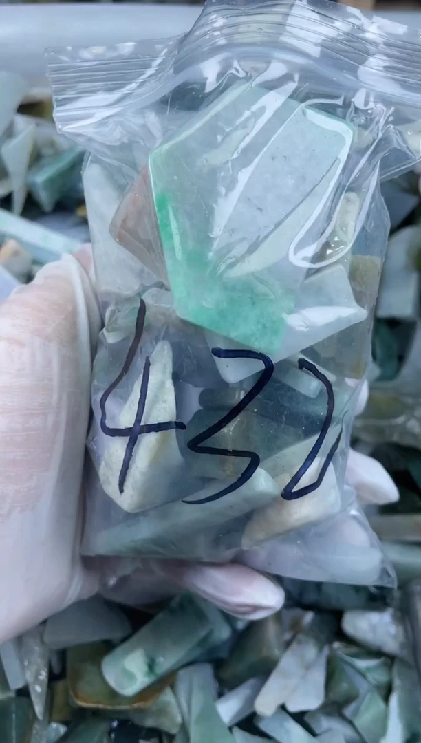 【闪购商品】翡翠颈饰未镶嵌天然翡翠边角大号500克432