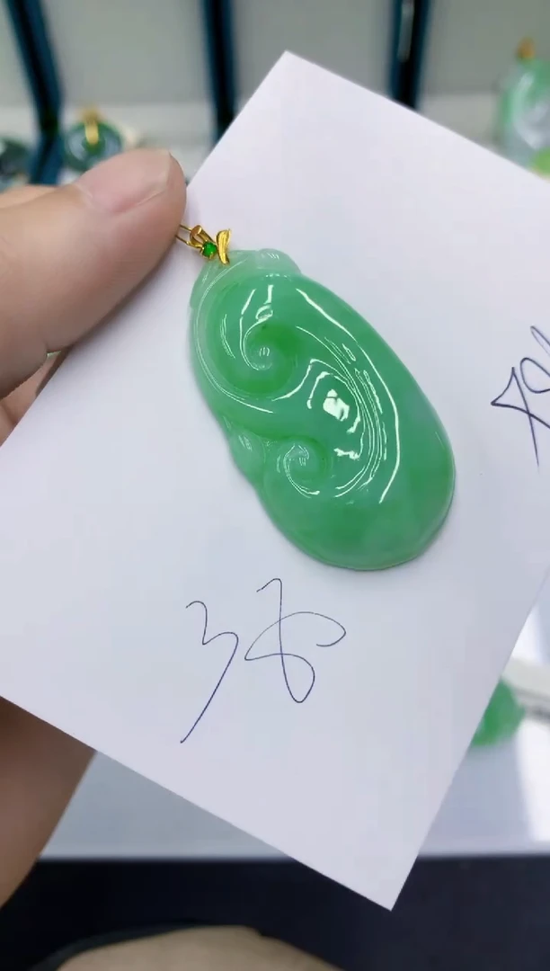 颈饰18K金镶嵌翡翠翡翠