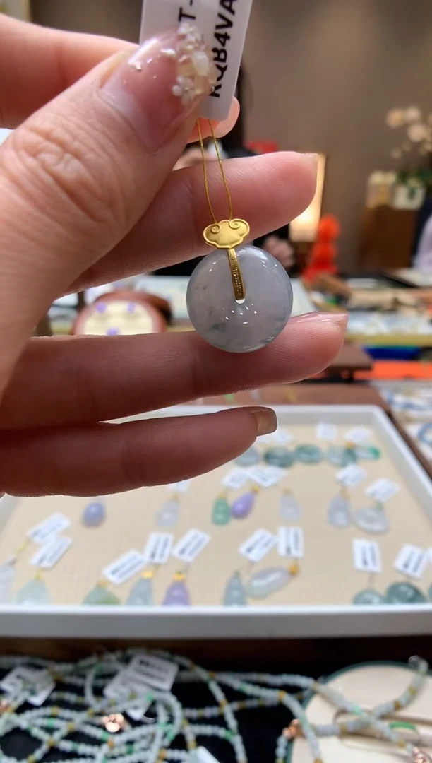 【闪购商品】翡翠颈饰18K金镶嵌平安扣