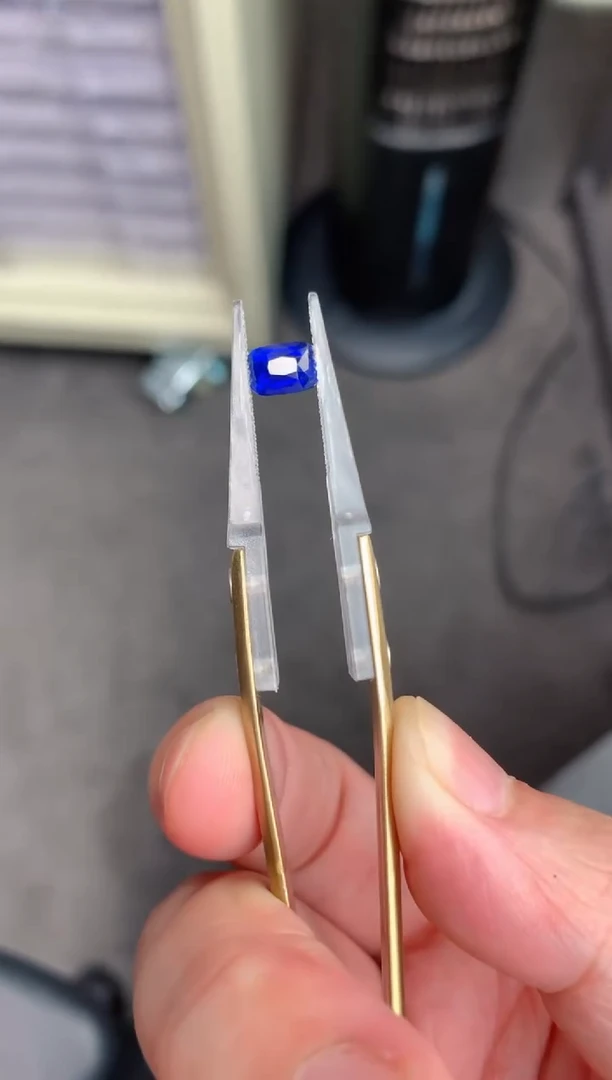 蓝宝石裸石未镶嵌1.5ct皇家蓝