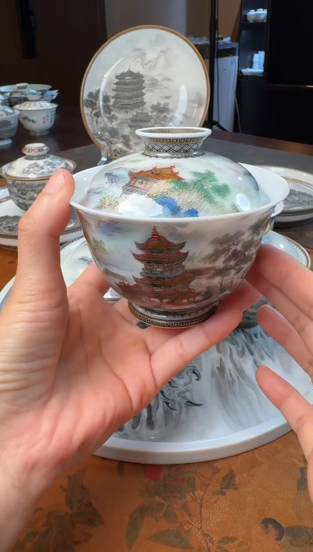 1**1手绘重工粉彩岳阳楼盖碗