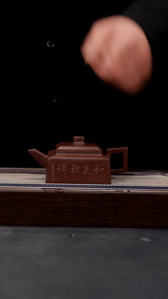 【闪购商品】紫砂茶壶老紫泥全手刻绘方山逸士（刻绘随机）