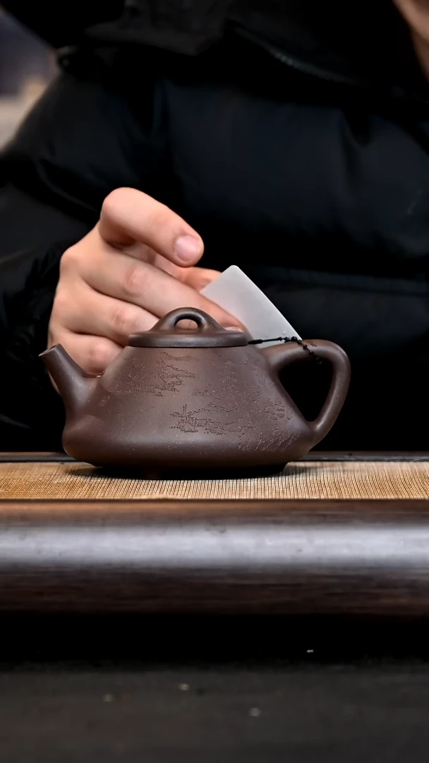 【闪购商品】紫砂茶壶BA5712 全手子冶刻山水 底槽清