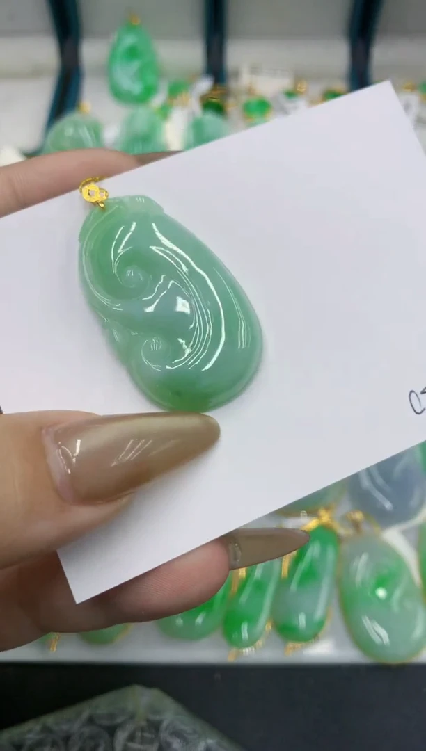 颈饰18K金镶嵌翡翠11111