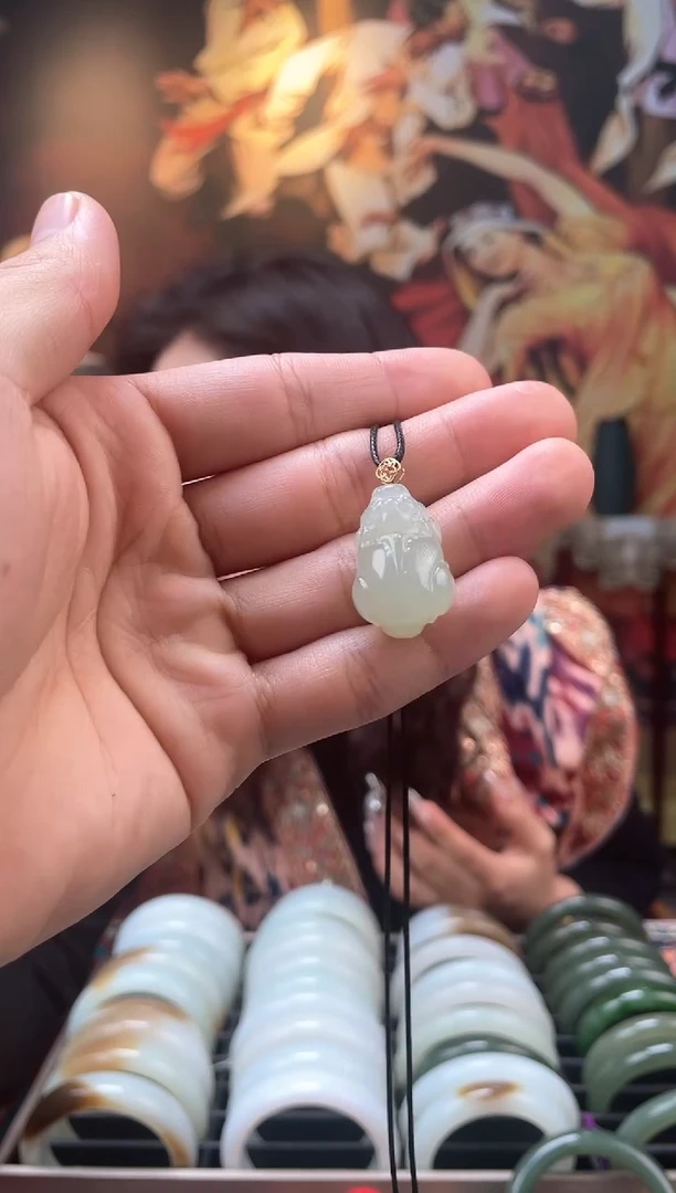 【闪购商品】和田玉颈饰18K金镶嵌翠青貔貅吊坠多样性发一件