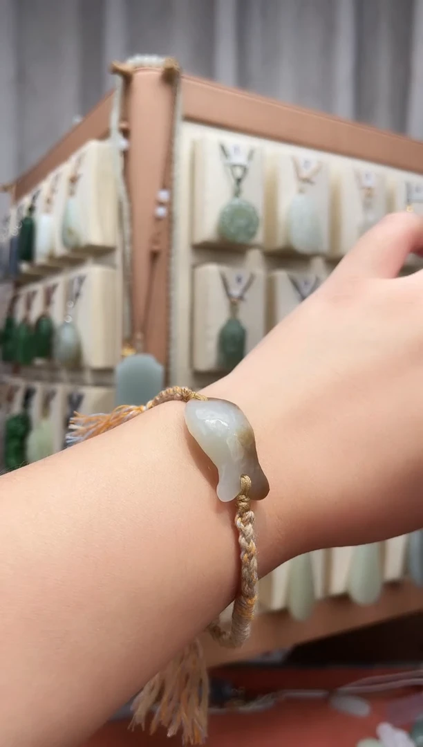 未镶嵌手绳和田玉糖白和田玉年年有鱼手绳