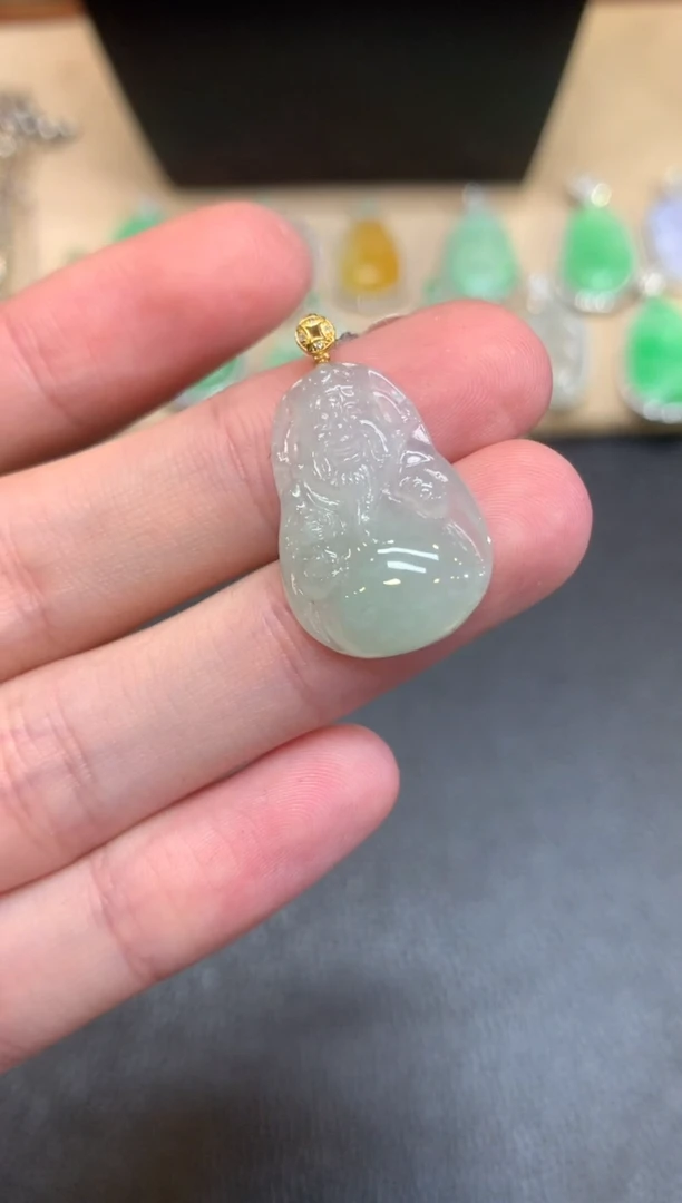 翡翠18K金镶嵌颈饰财神爷【无服务费】