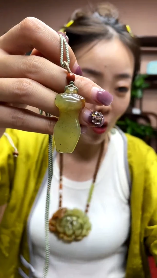 岫玉未镶嵌吊坠·