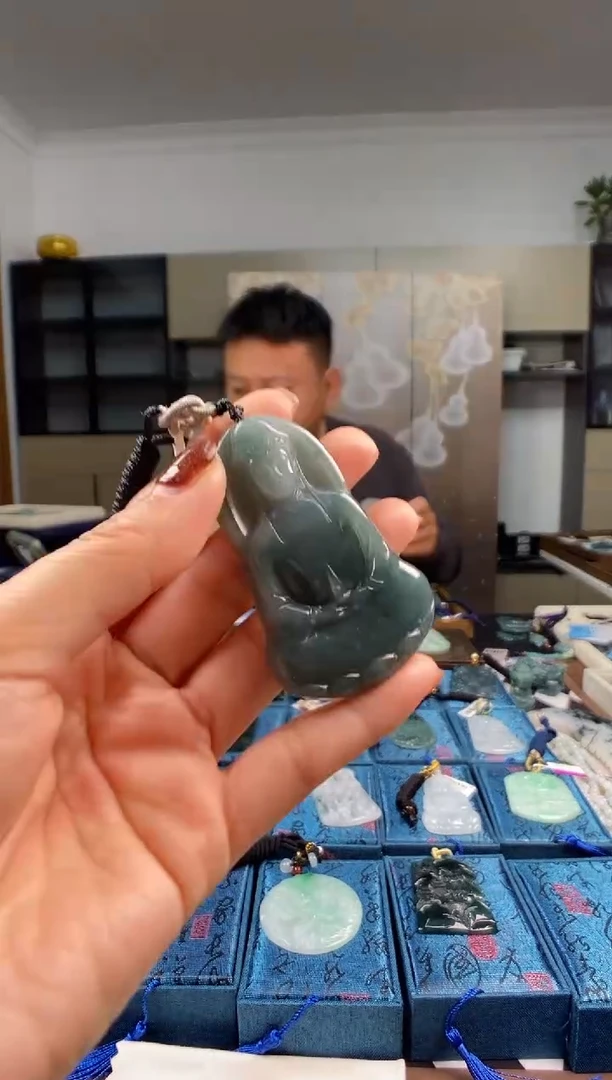 颈饰未镶嵌翡翠多样性发其一