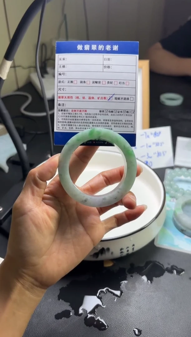 未镶嵌手镯定制翡翠开*?定制手镯不退不换